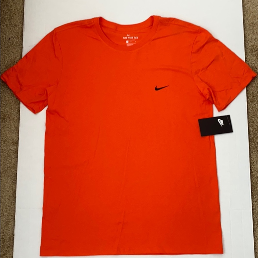 NWT the Nike Tee